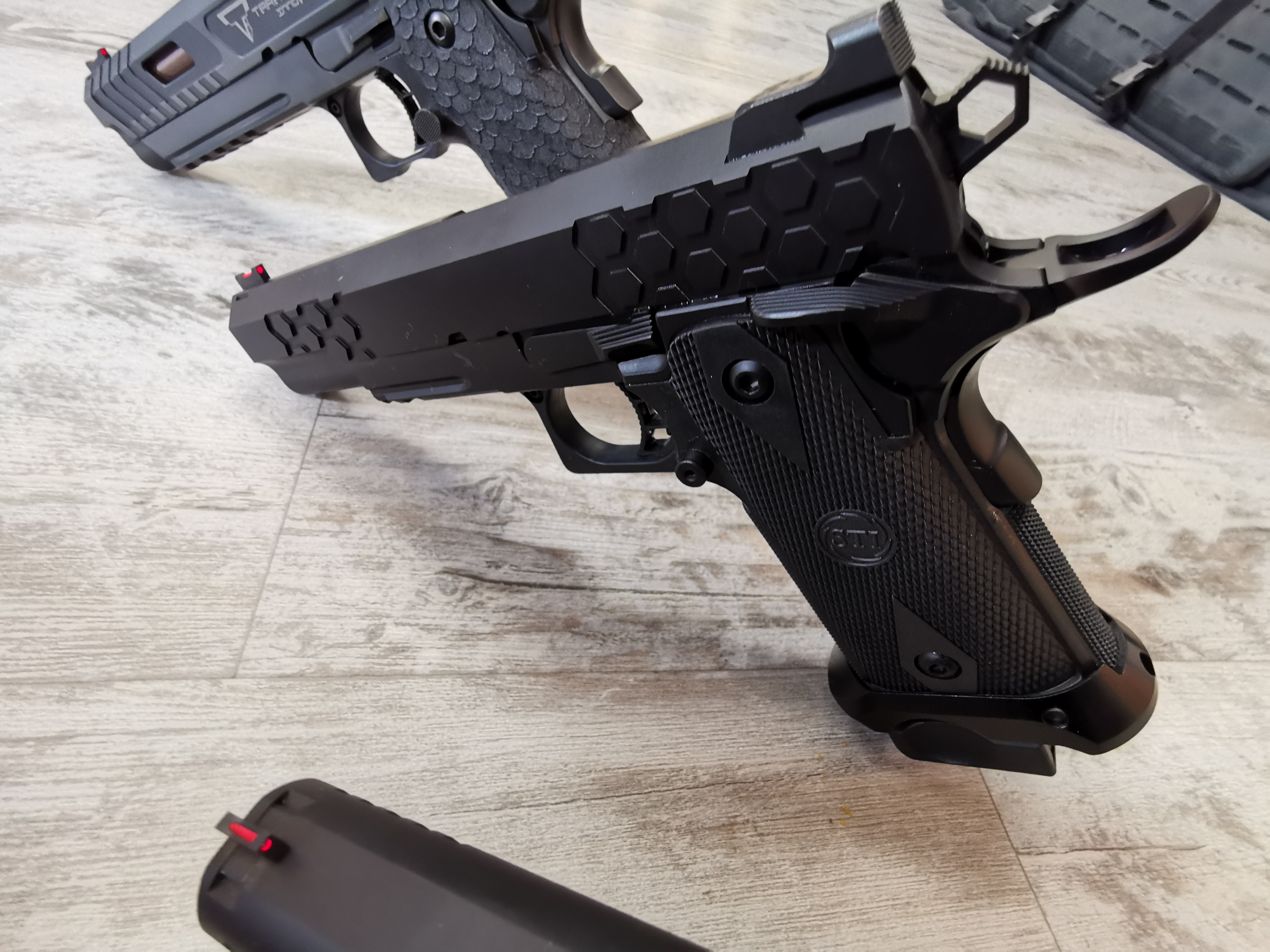 STI Hex-Tac 2011 5" - 9x19 STI Hex-Tac 2011 5" - 9x19